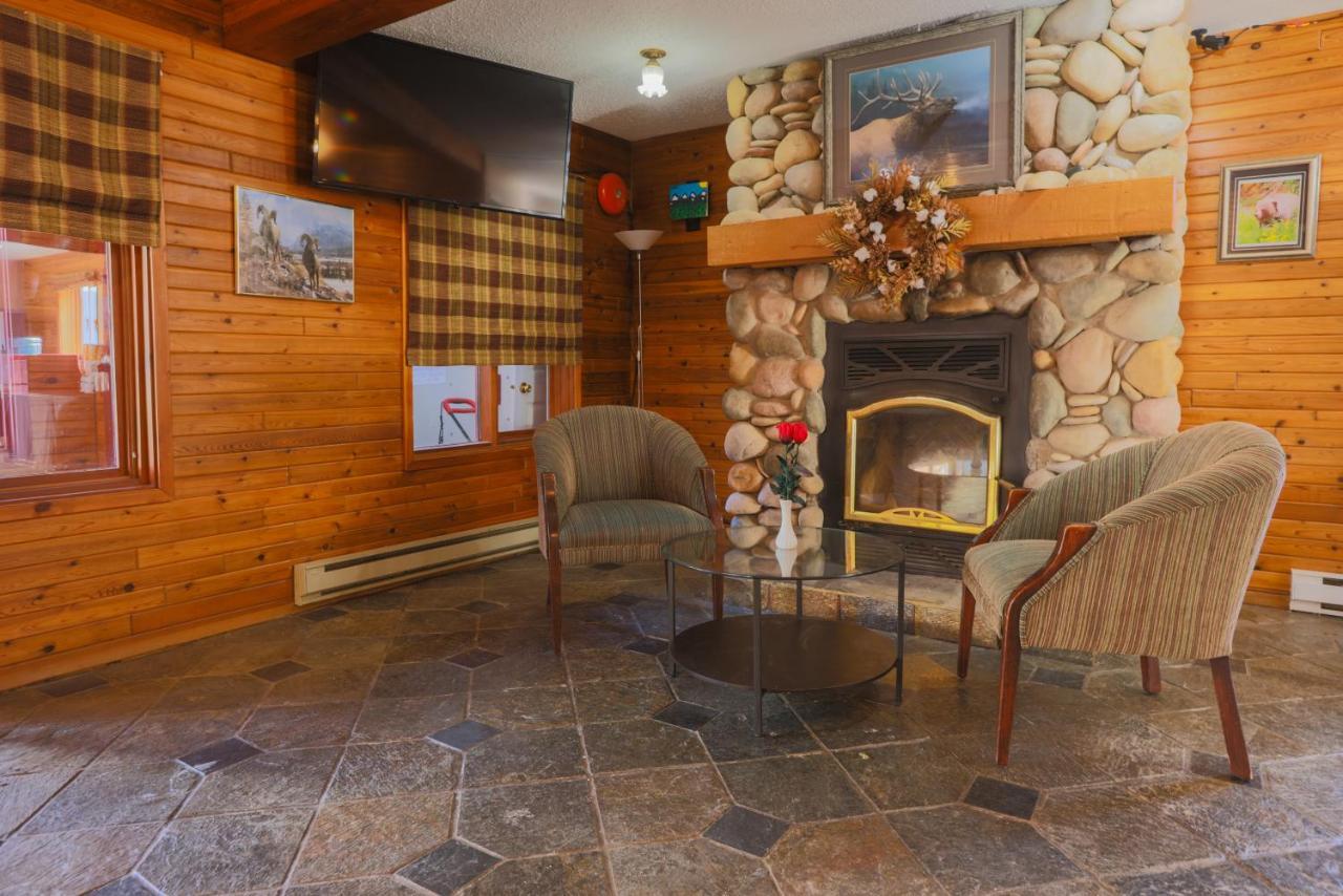 Radium Chalet Radium Hot Springs Exteriör bild