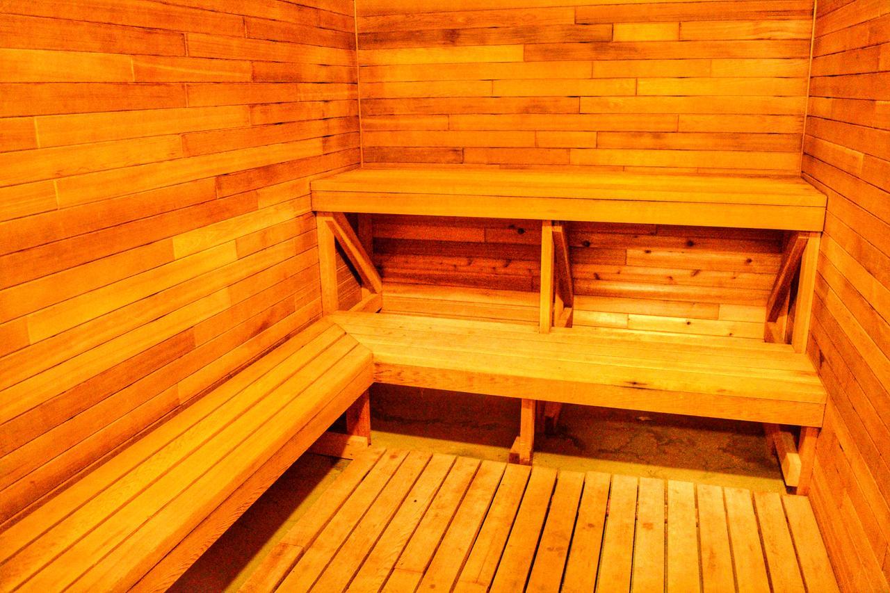 Radium Chalet Radium Hot Springs Exteriör bild